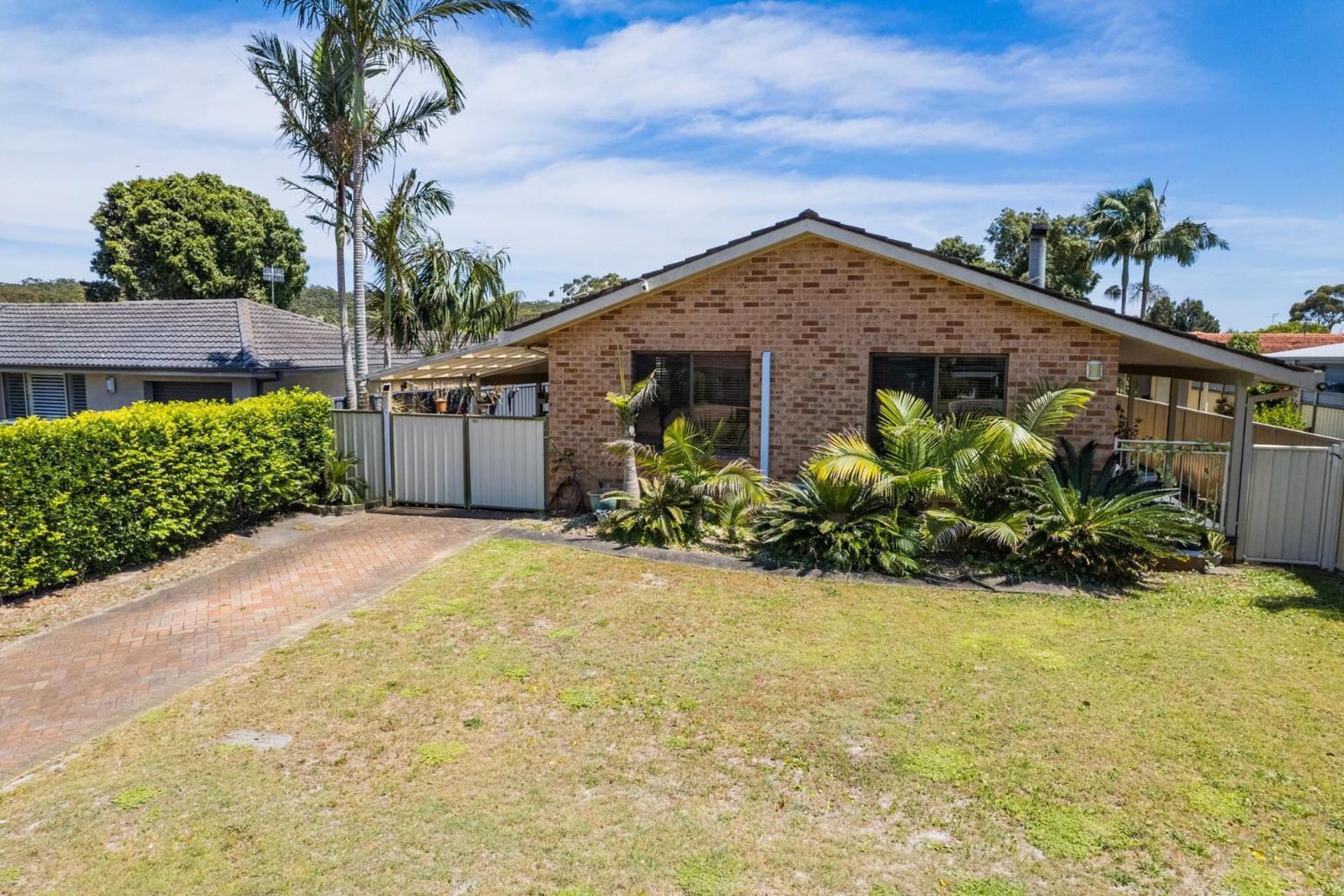 4 Gilchrist Rd - Pet Friendly, Air Con, Wi-Fi Villa Salamander Bay Exterior foto